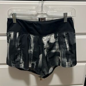 Brooks Chaser 5 running shorts. Size Small.
